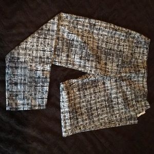 Black and White Pull On Slim Leg Pant